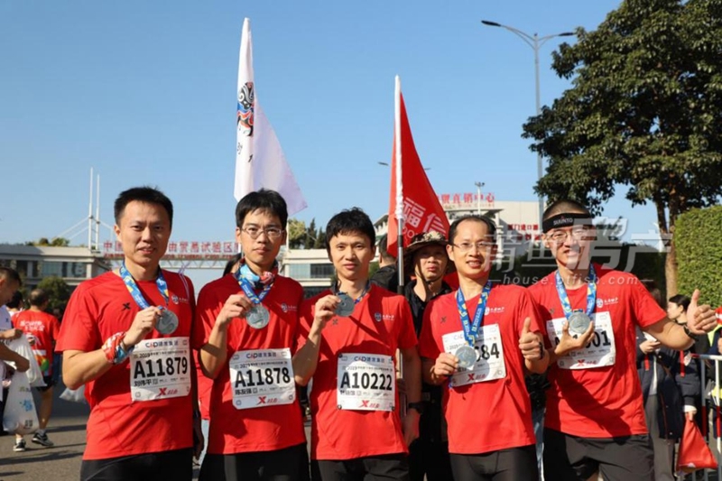 大唐地产总裁郝胜春率队参加2019厦门(海沧)国际半程马拉松赛