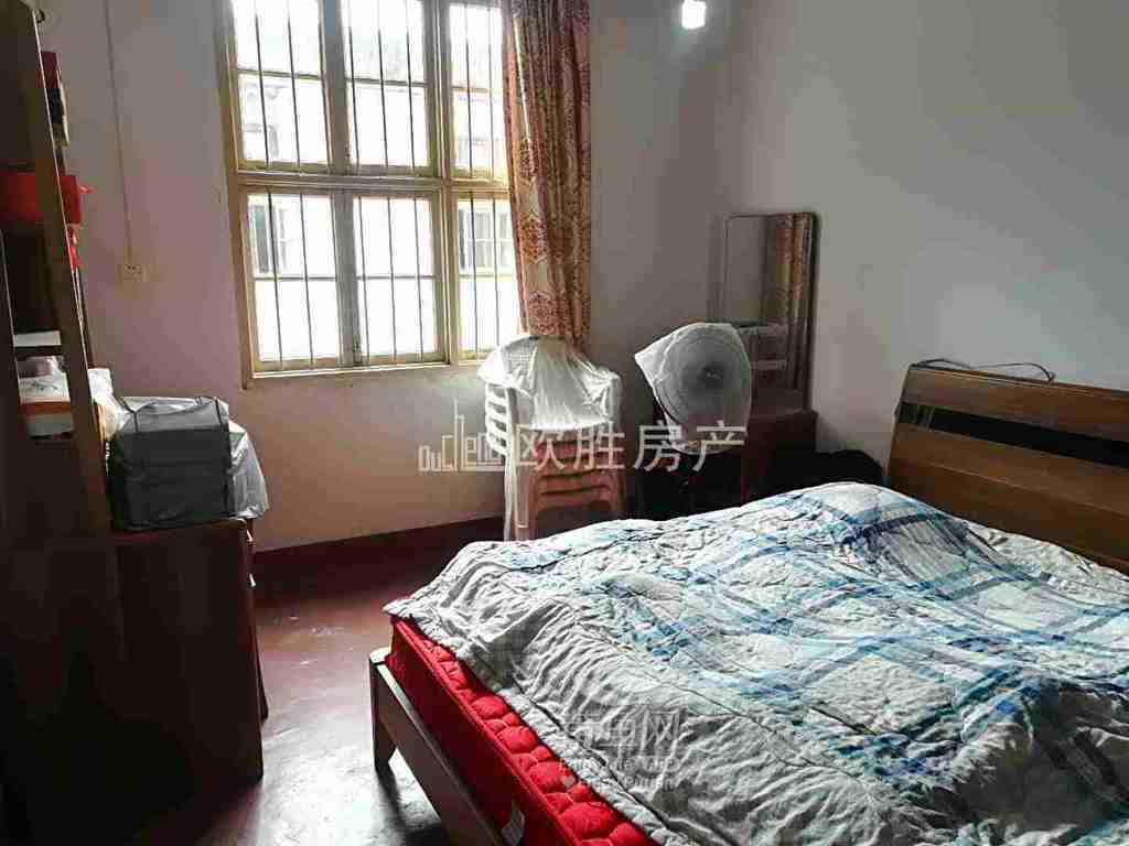 急售!市中心学区房,房子采光好,零公摊,总价95