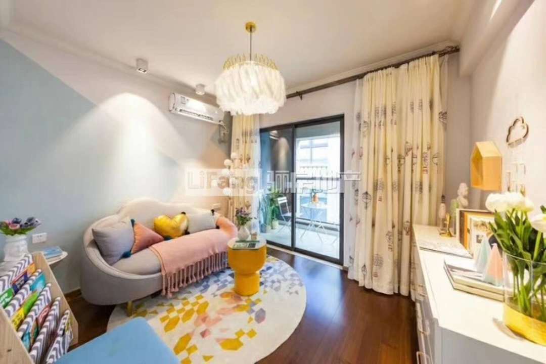 城东大盘 保利金香槟 100平复式楼 精装修价格