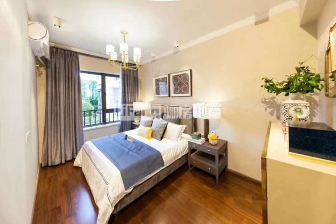 城东大盘 保利金香槟 100平复式楼 精装修价格