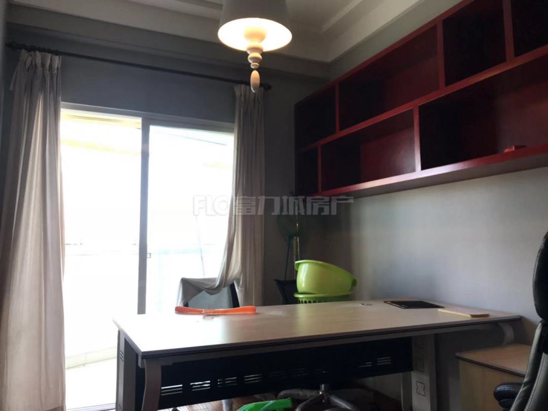 万辉国际城0公摊135平4房高档装修,高层