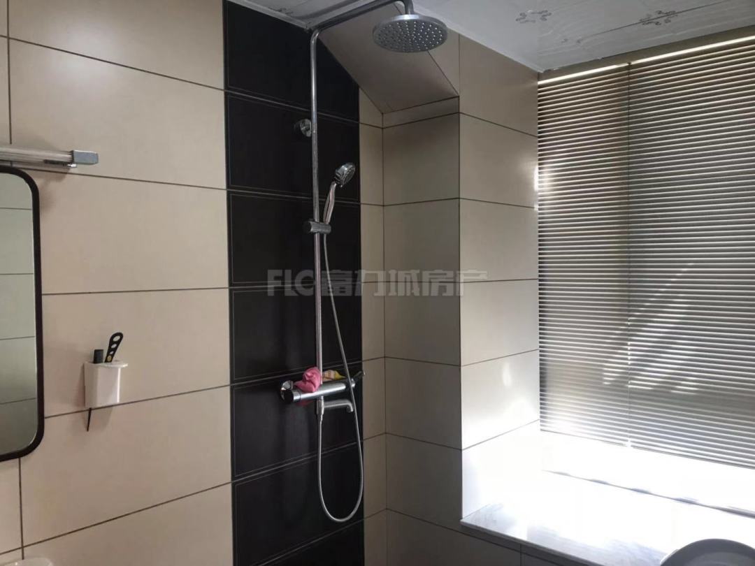 万辉国际城0公摊135平4房高档装修,高层